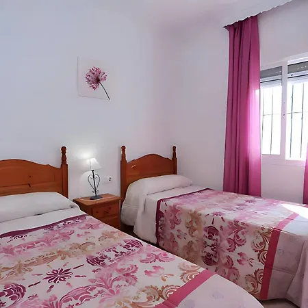 Con Piscina Privada Y Barbacoa Solo Familias